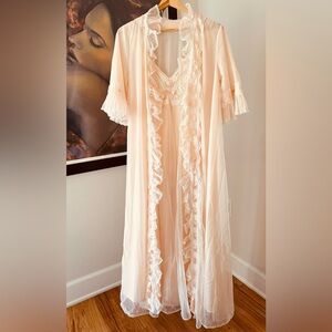 Vintage Sarey Sheer Lace Nightgown & Robe Set – Soft Blush Pink | Size M 💕 💕💕